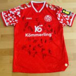 10. Mainz 05 Trikot mit Signaturen der Bundesligaspieler (Größe M)