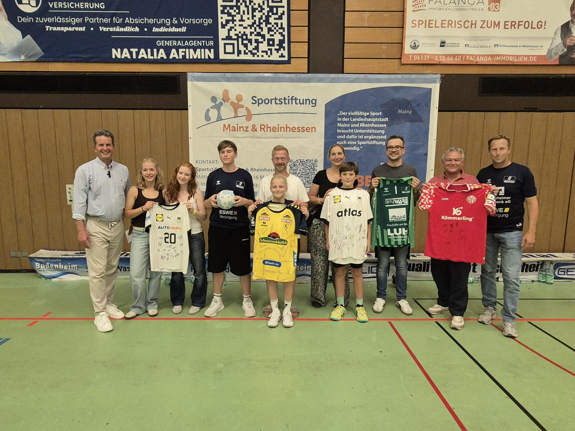 Ausverkaufte Waldsporthalle: Benefizspiel begeistert 500 Zuschauer